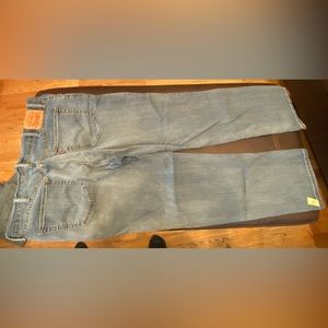 Levi Strauss & Co  541 40x32